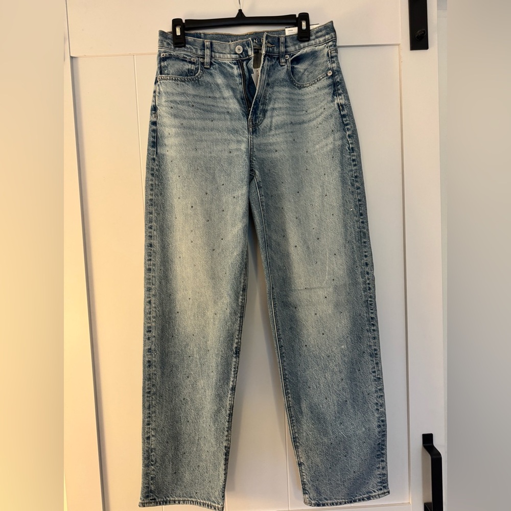 American Eagle- Super High-Rise Baggy Straight
Rhinestone
Strigid
Size 4